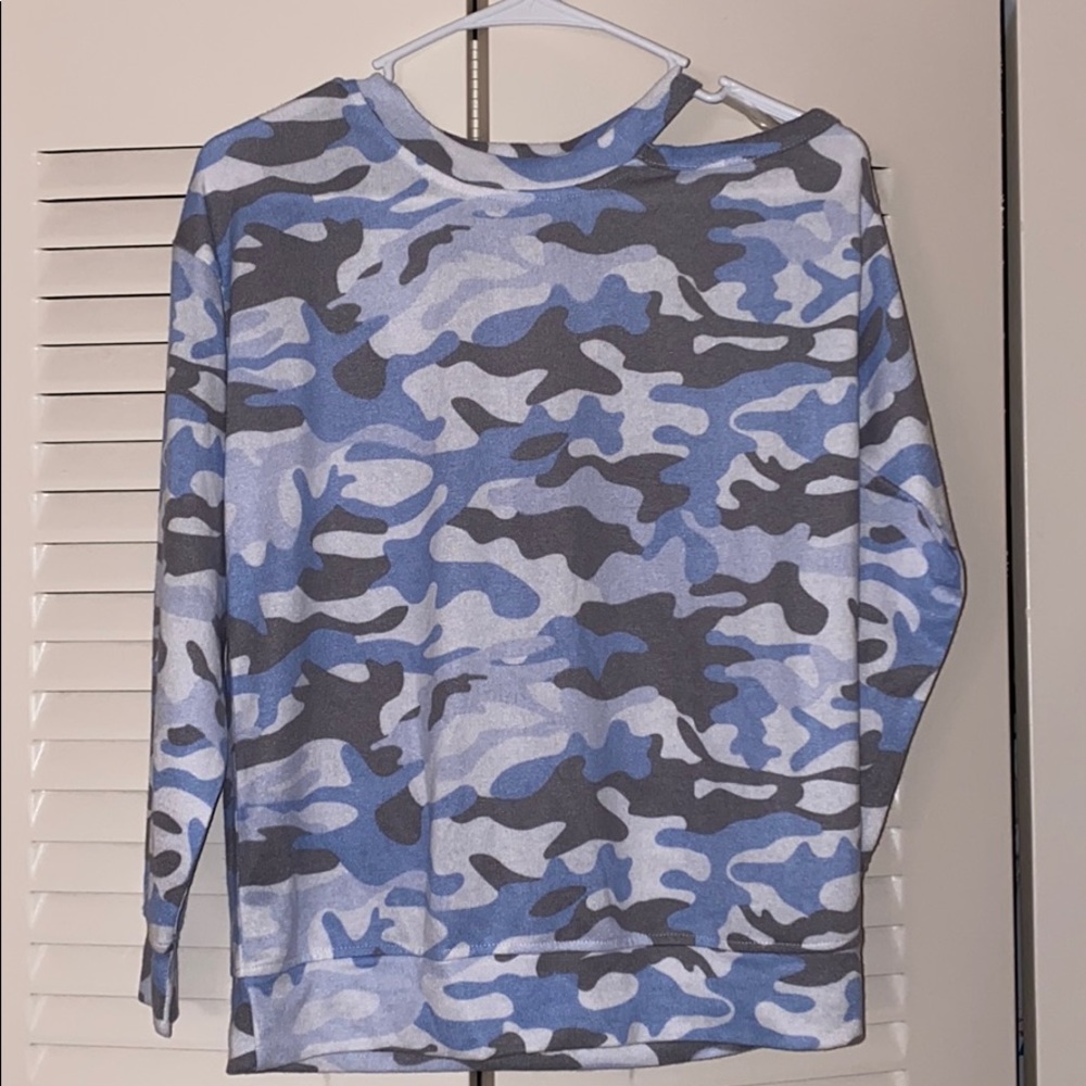 BLUE GRAY AND WHITE CAMOUFLAGE CREWNECK